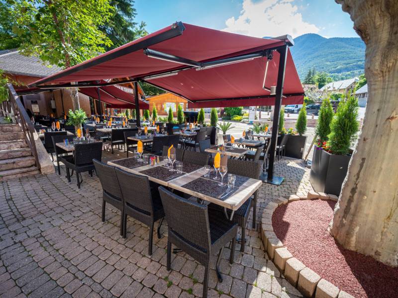 Grande Terrasse au calme - Restaurant à Guillestre O'Délices